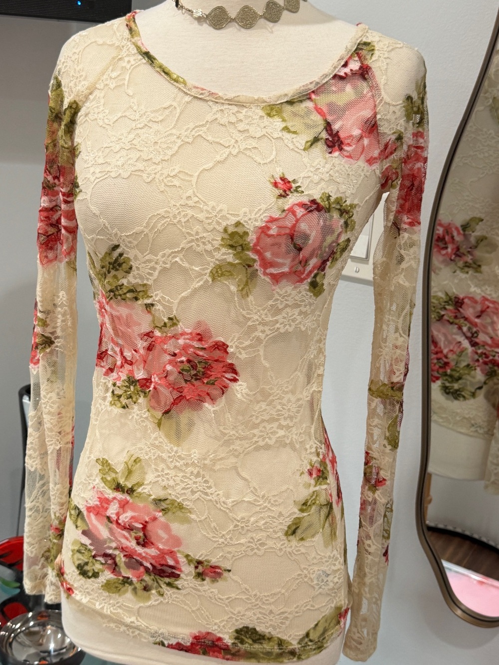 Kirra Vintage Y2K Long-Sleeve Floral Lace Top